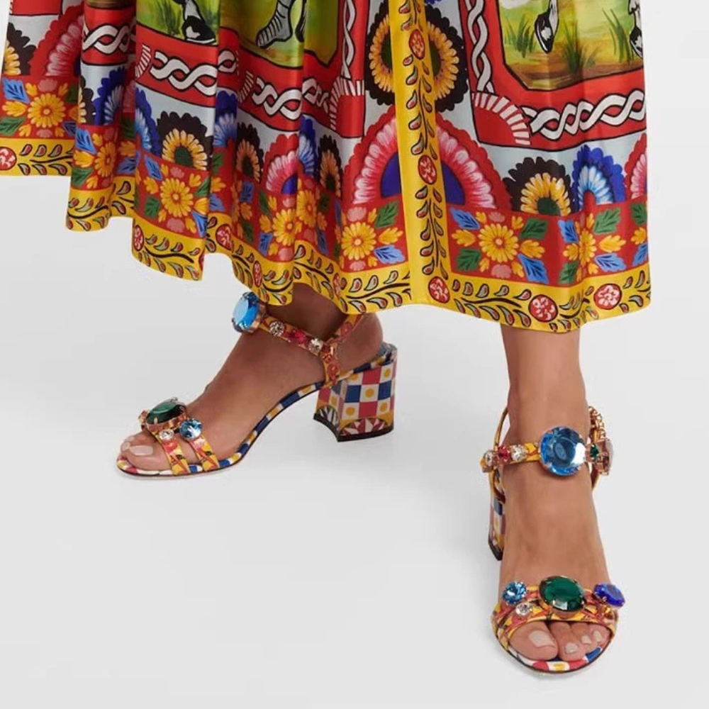 Lunaria Luxe – Boho-Strasssandalen