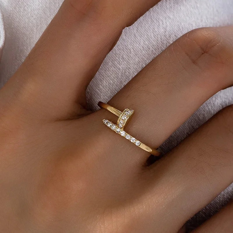Cresiva Ring – Geometrischer Statement-Ring mit Kristall