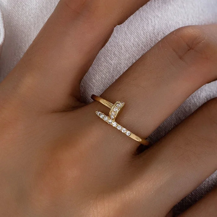 Cresiva Ring – Geometrischer Statement-Ring mit Kristall
