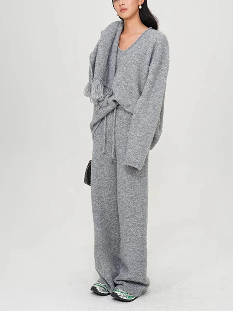 Liora – Three-piece casual set with scarf and wide leg