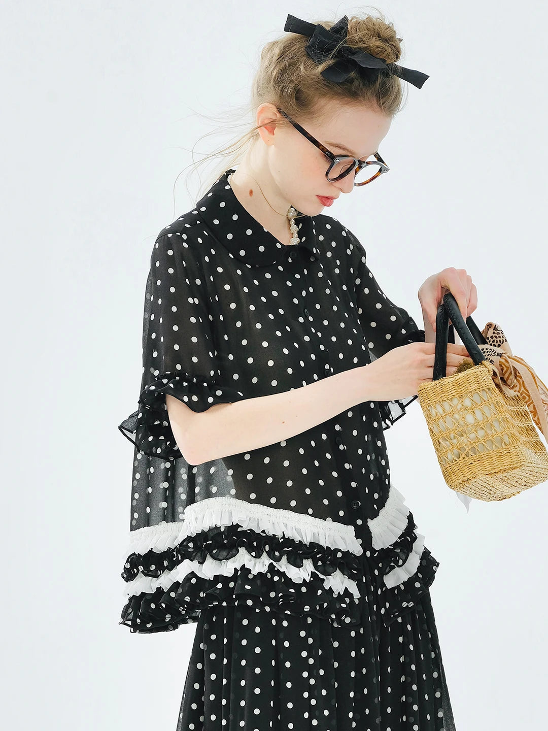 Lunapunkt – Summer blouse with polka dots and lace