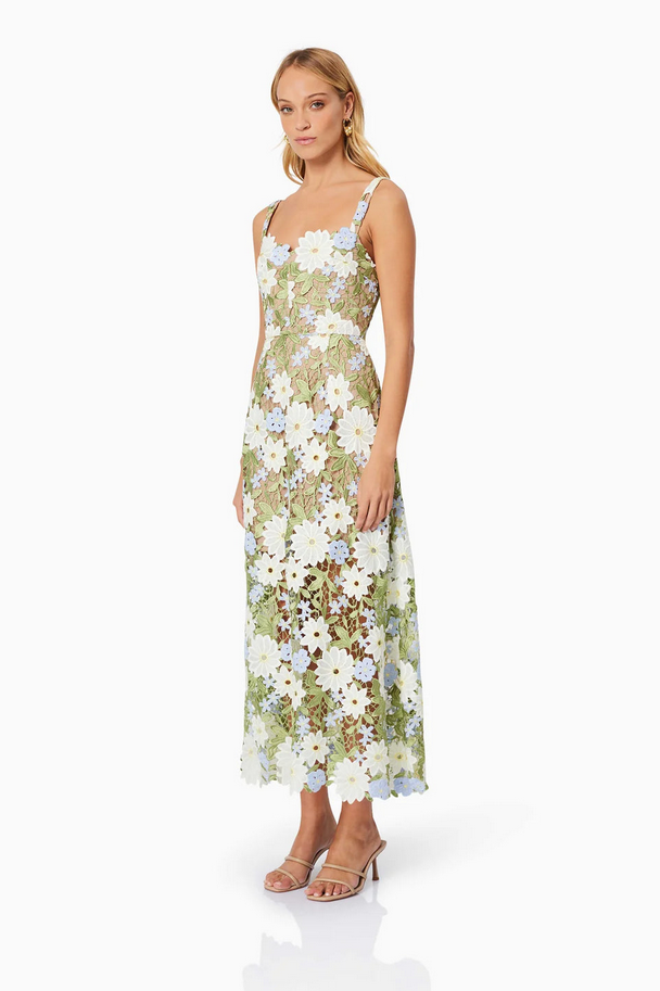 Elowen – Spitzenträumchen in Grün Midikleid