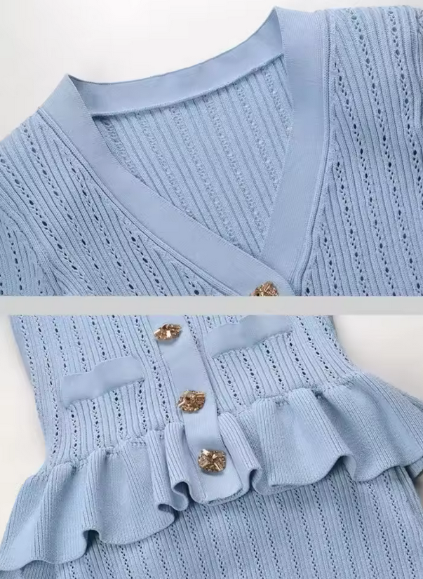 Elise Crème – Two-piece knitting set with gold buttons