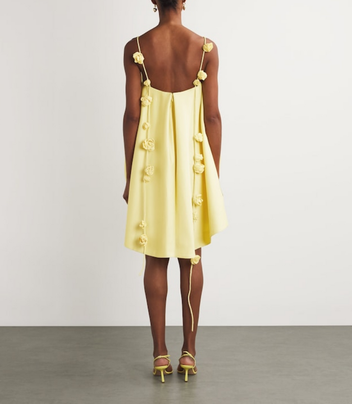 Rosalina High-Low Kleid mit 3D-Blumenapplikationen