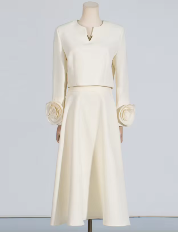 Élodie – White 3D Flower Two-Piece Set