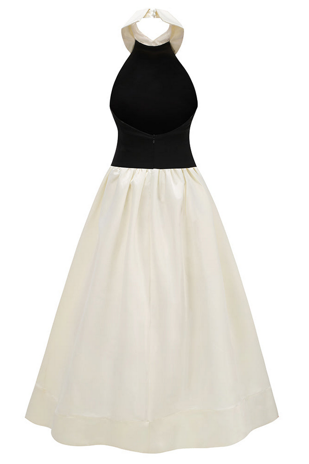 Contrast Charm – Elegant maxi dress