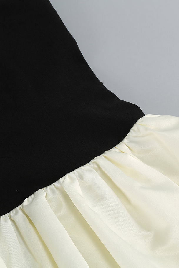 Contrast Charm – Elegant maxi dress