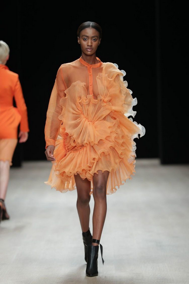 Orlina Dress - mit Rüschen